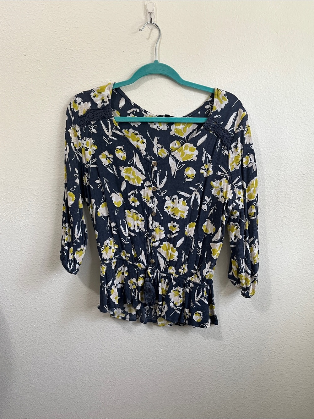 Navy and yellow 3/4 length sleeve top